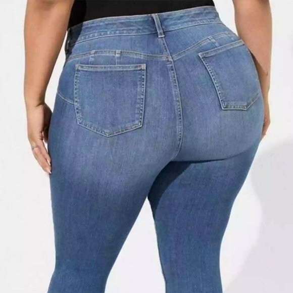 Plus Size Torrid 24 Crop Bombshell Skinny Premium Stretch High-Rise Jeans - Picture 11 of 12